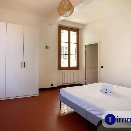 Air-conditioned In The Heart Of Old Apartment